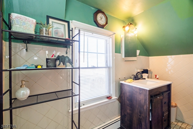 18 Elycroft Ave E