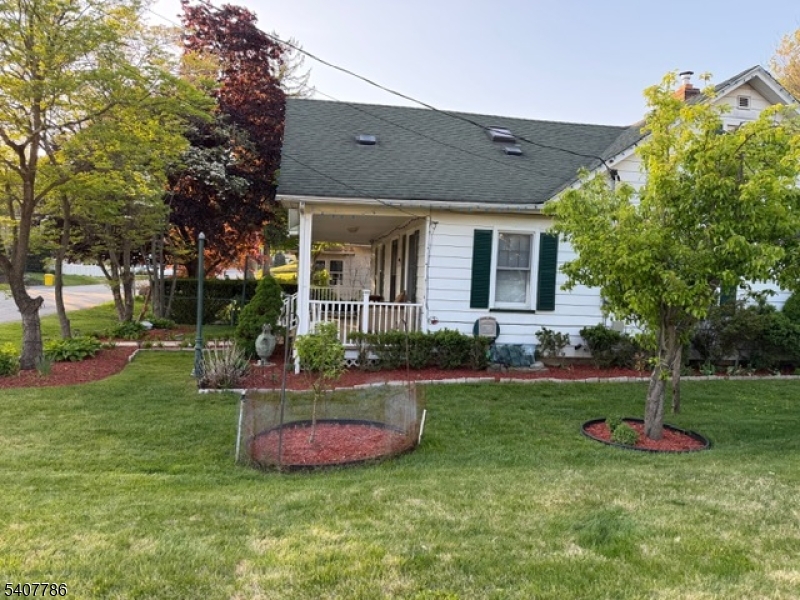 18 Elycroft Ave E