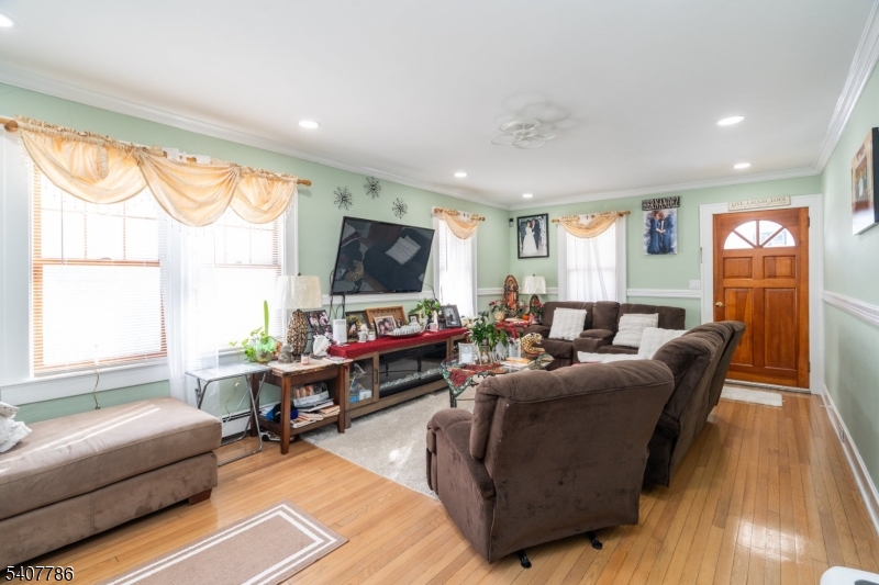 18 Elycroft Ave E