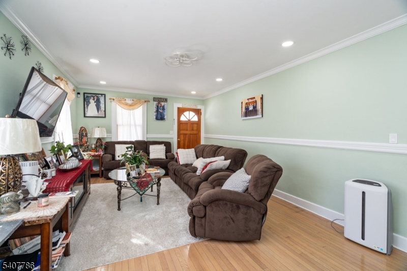 18 Elycroft Ave E