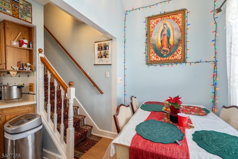 18 Elycroft Ave E
