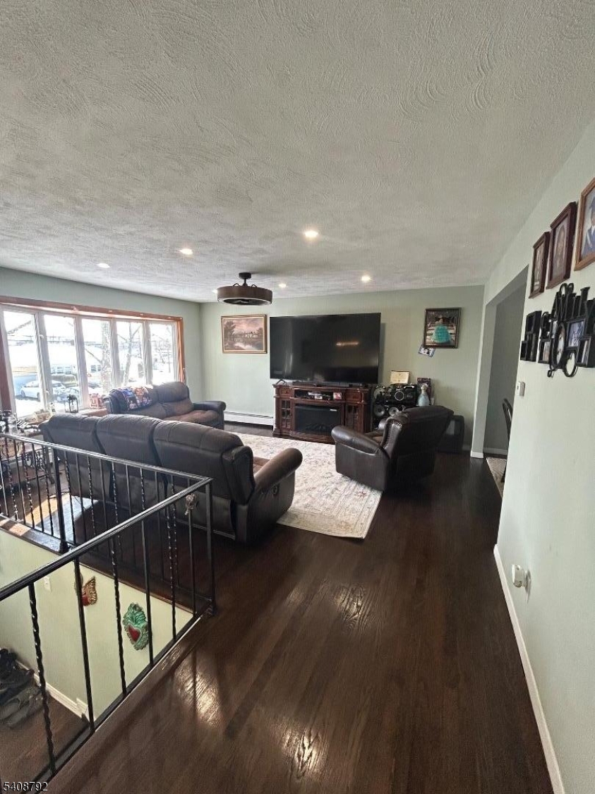 211 E 10Th Ave
