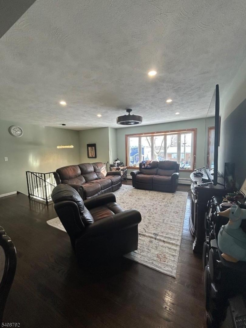 211 E 10Th Ave