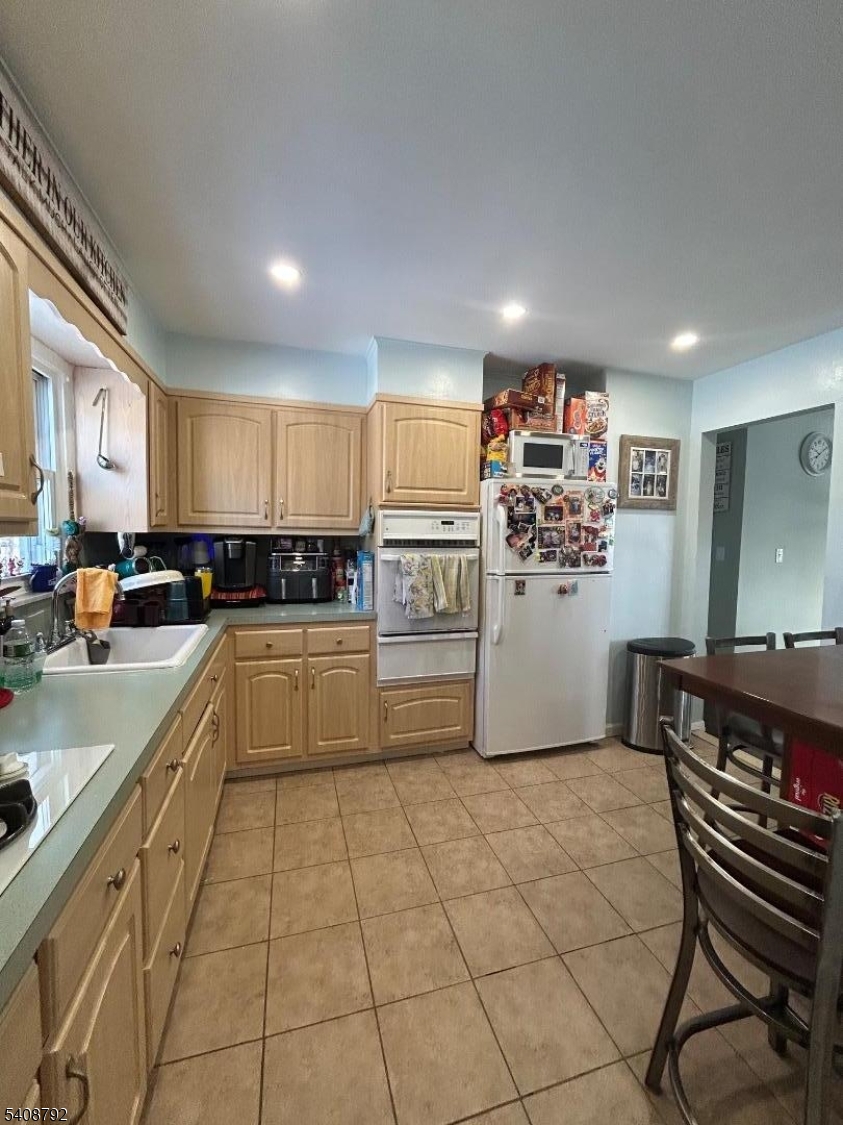 211 E 10Th Ave