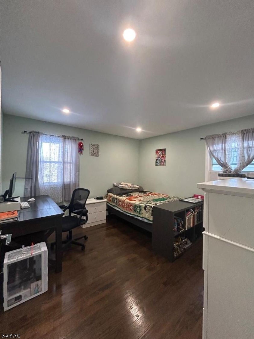 211 E 10Th Ave