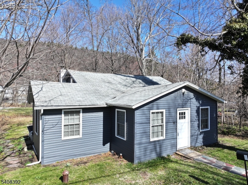 4 Henry St