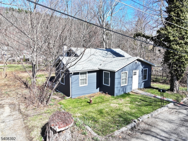4 Henry St