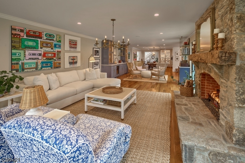 93 Pleasantville Rd