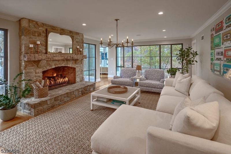 93 Pleasantville Rd