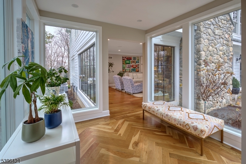 93 Pleasantville Rd