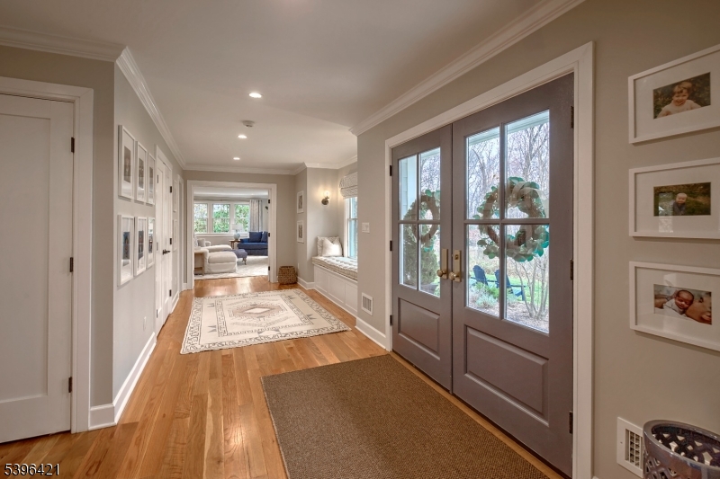 93 Pleasantville Rd
