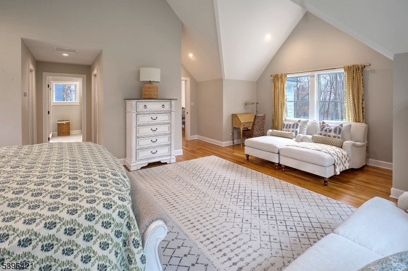 93 Pleasantville Rd