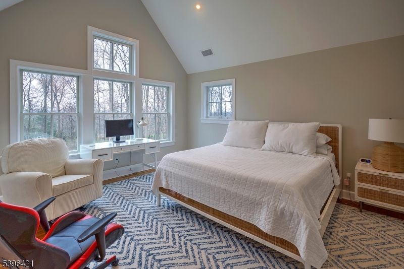 93 Pleasantville Rd