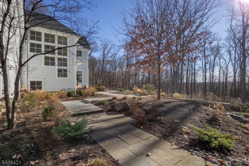 93 Pleasantville Rd