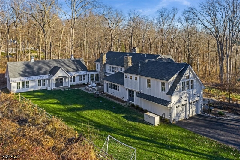 93 Pleasantville Rd