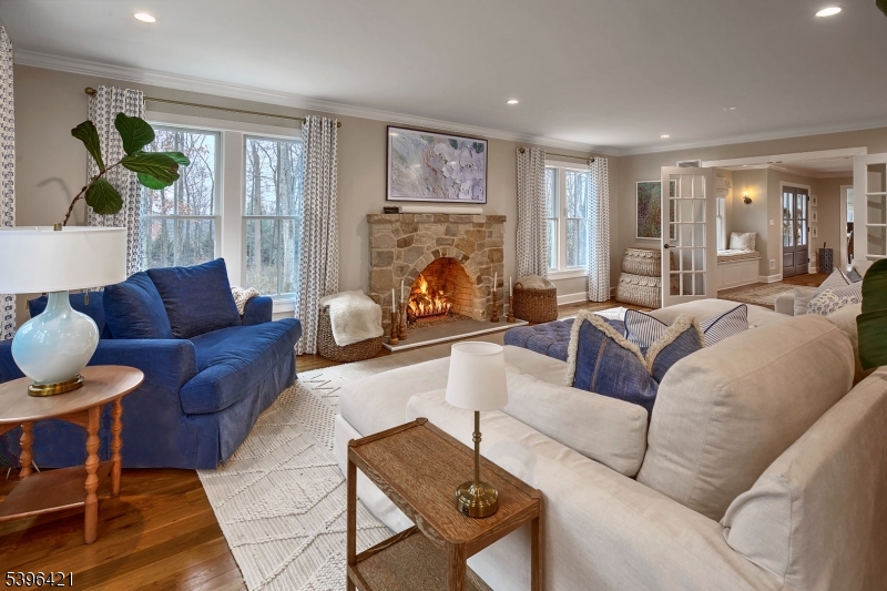 93 Pleasantville Rd