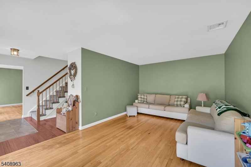 28 Brady Rd