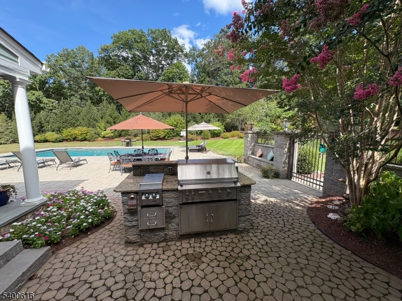 103 Emerald Valley Ln
