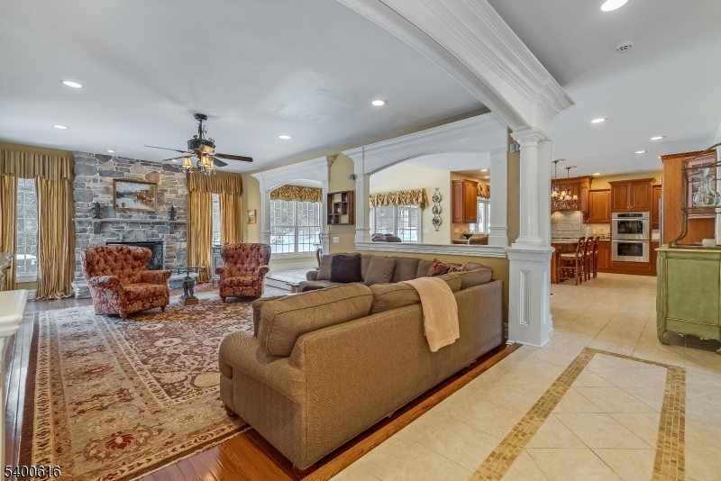 103 Emerald Valley Ln