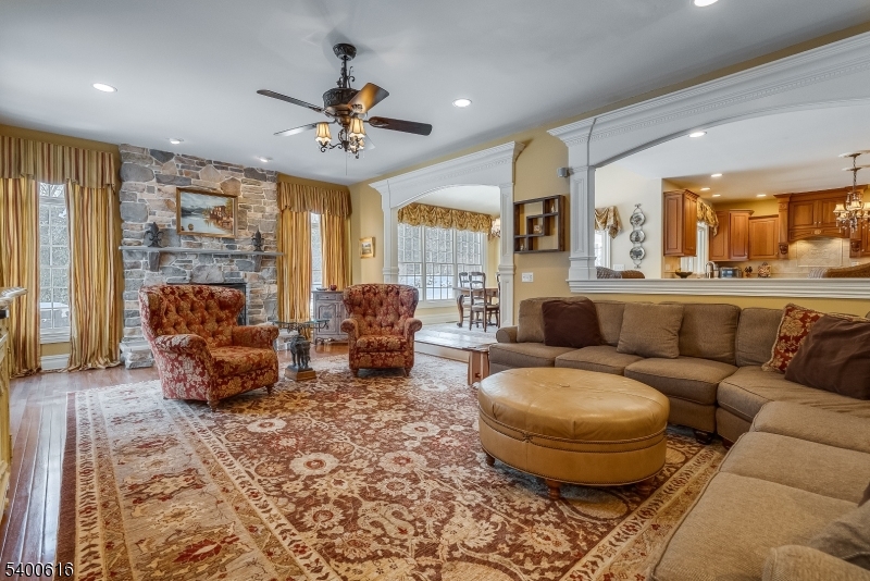 103 Emerald Valley Ln