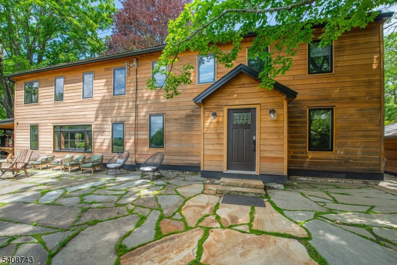 62 Mount Pleasant Rd