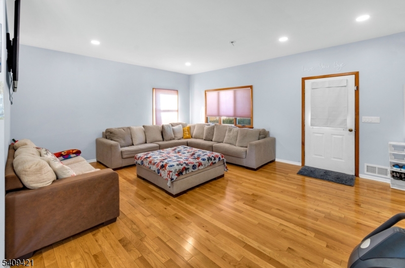 20 Center St