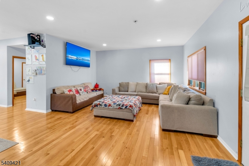 20 Center St