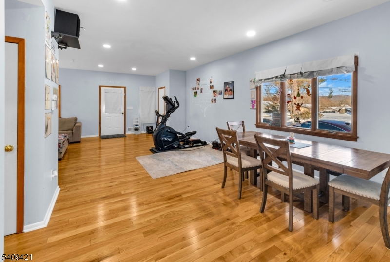 20 Center St