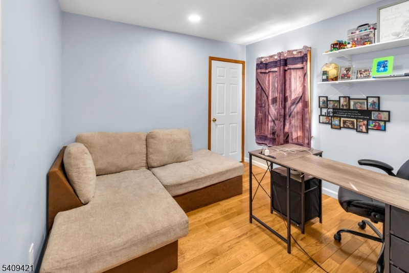 20 Center St