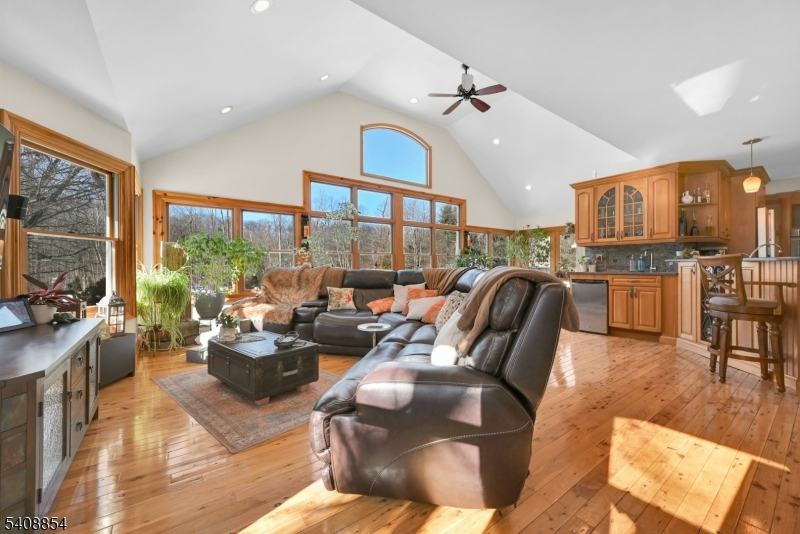 285 Chestnut Ridge Rd