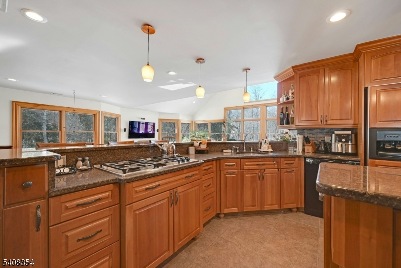285 Chestnut Ridge Rd