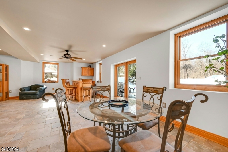 285 Chestnut Ridge Rd