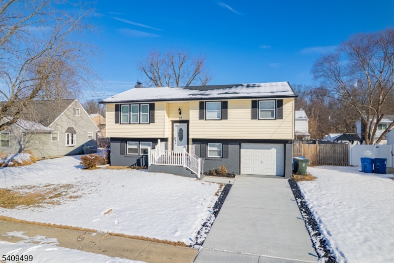 33 Sycamore Dr