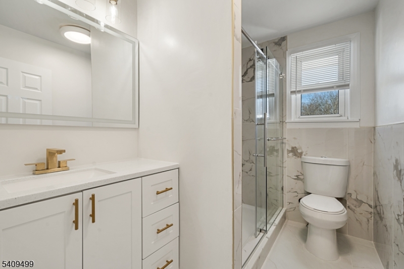 33 Sycamore Dr
