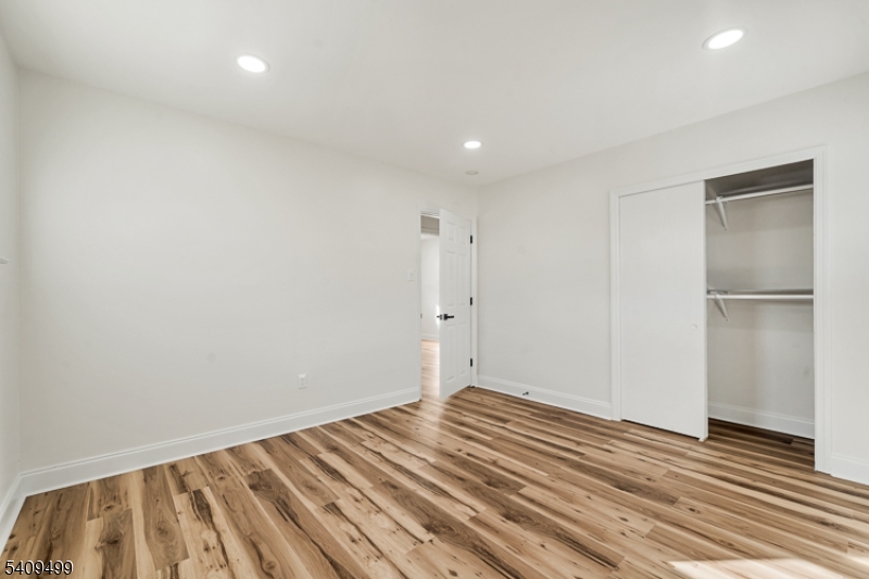 33 Sycamore Dr