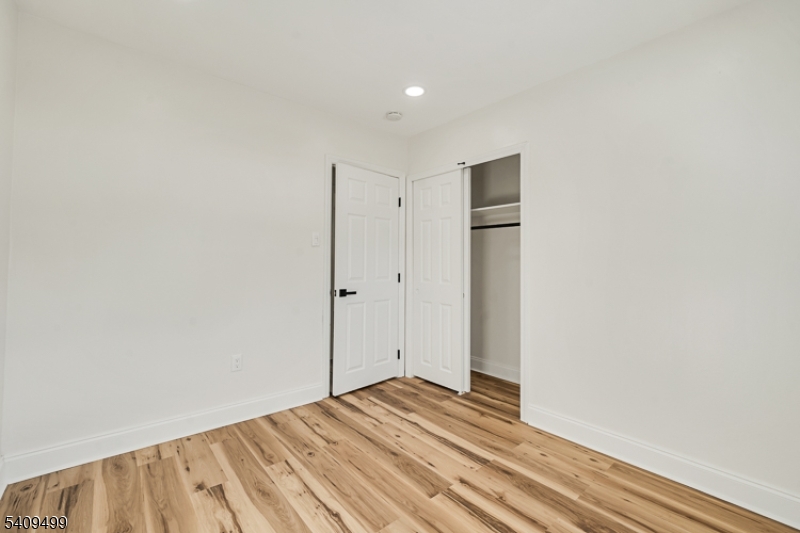 33 Sycamore Dr