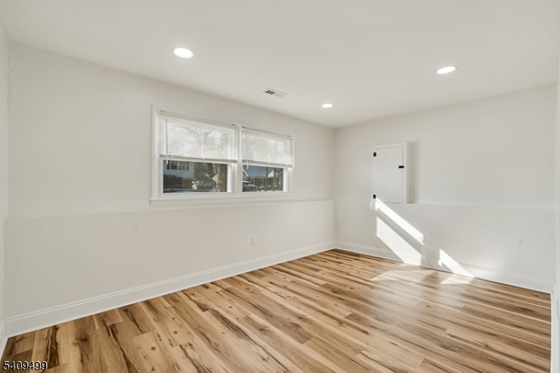 33 Sycamore Dr