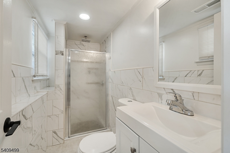 33 Sycamore Dr