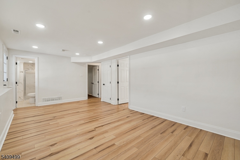 33 Sycamore Dr