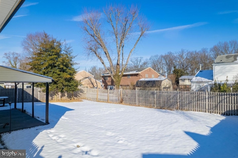 33 Sycamore Dr