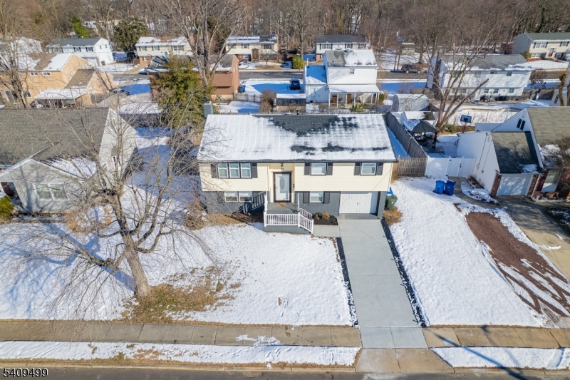 33 Sycamore Dr
