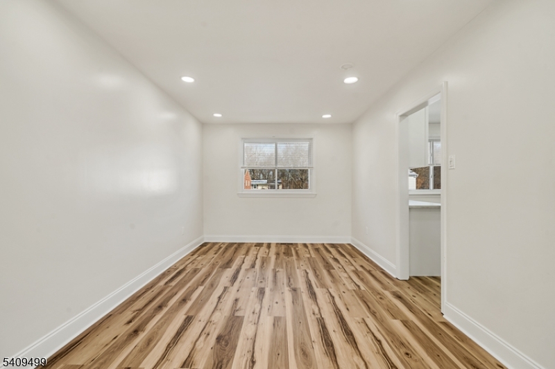 33 Sycamore Dr