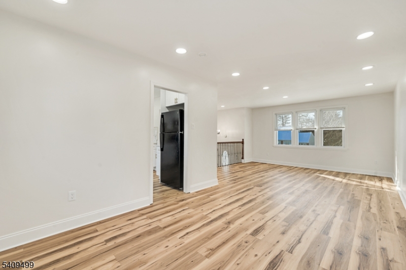 33 Sycamore Dr