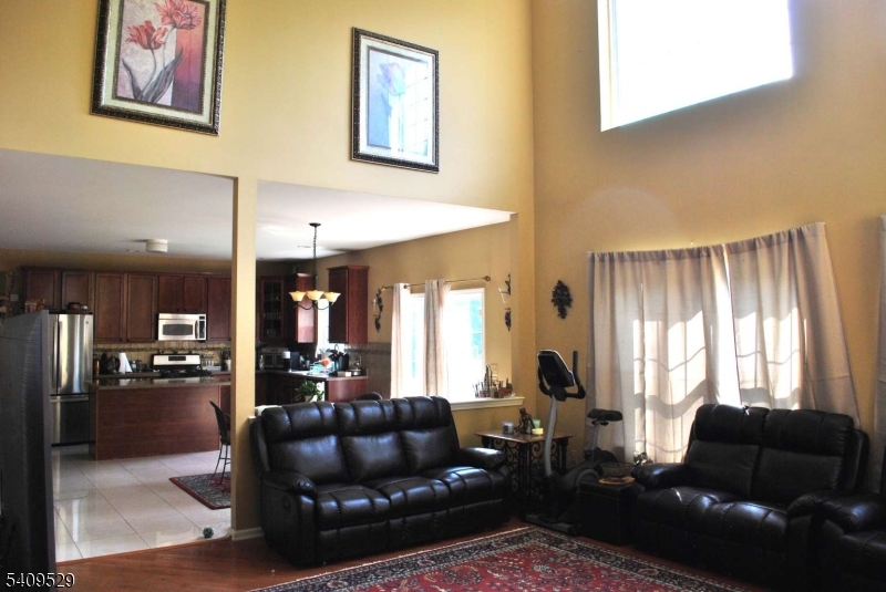 692 Skyline Dr