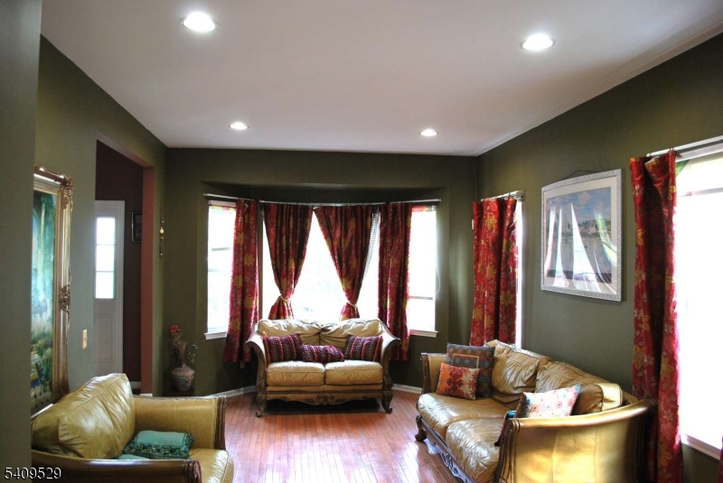 692 Skyline Dr