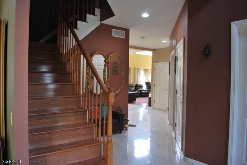 692 Skyline Dr
