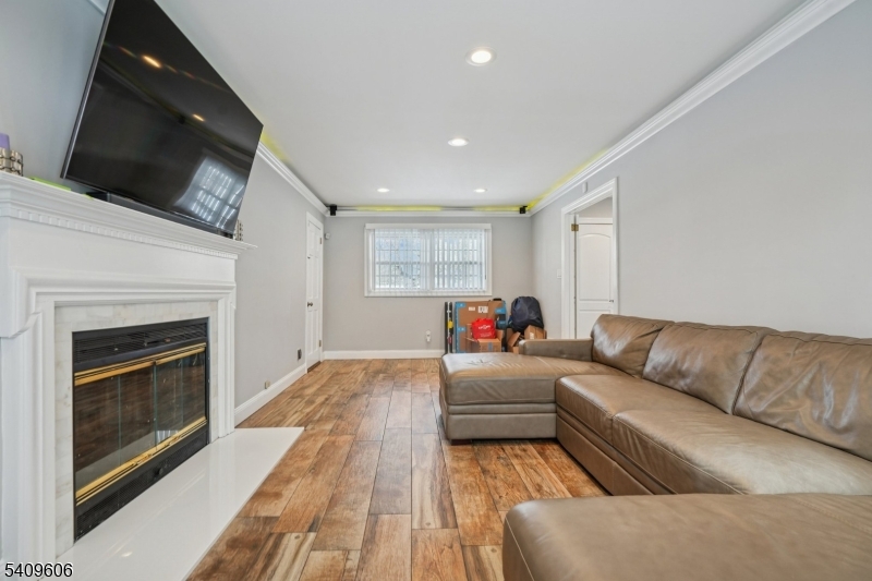 25 Nathan Way