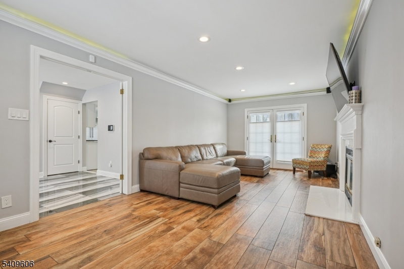 25 Nathan Way