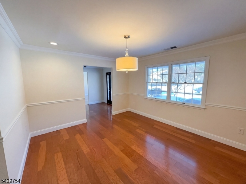 10 Liberty Ln