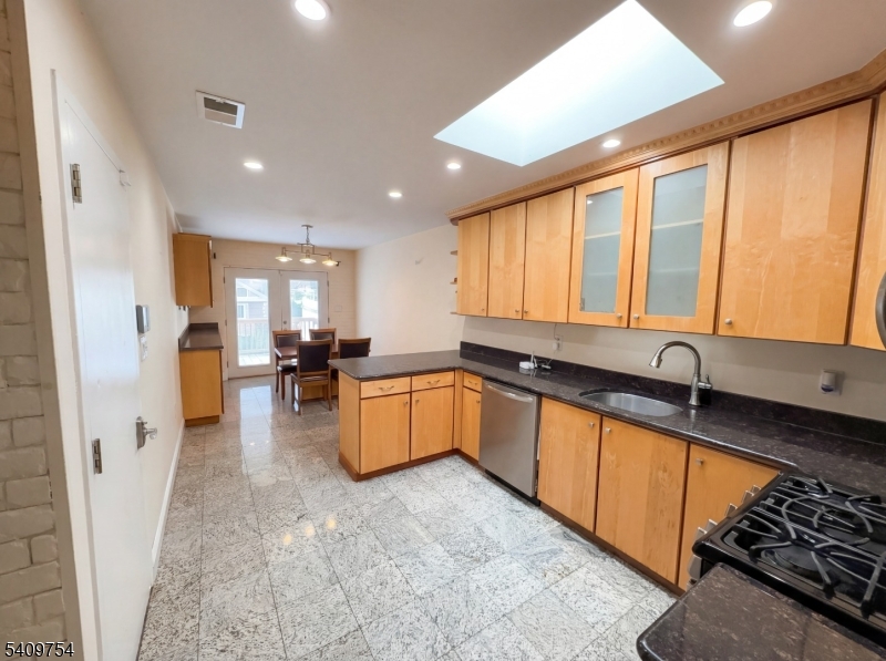 10 Liberty Ln